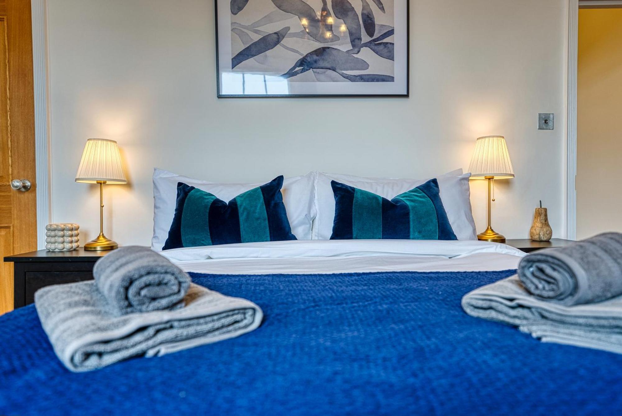 2 Bed Stunning Chic Modern Spacious Apt, Ocean Village, Southampton - Plenty Of Parking - By Blue Puffin Stays Luaran gambar
