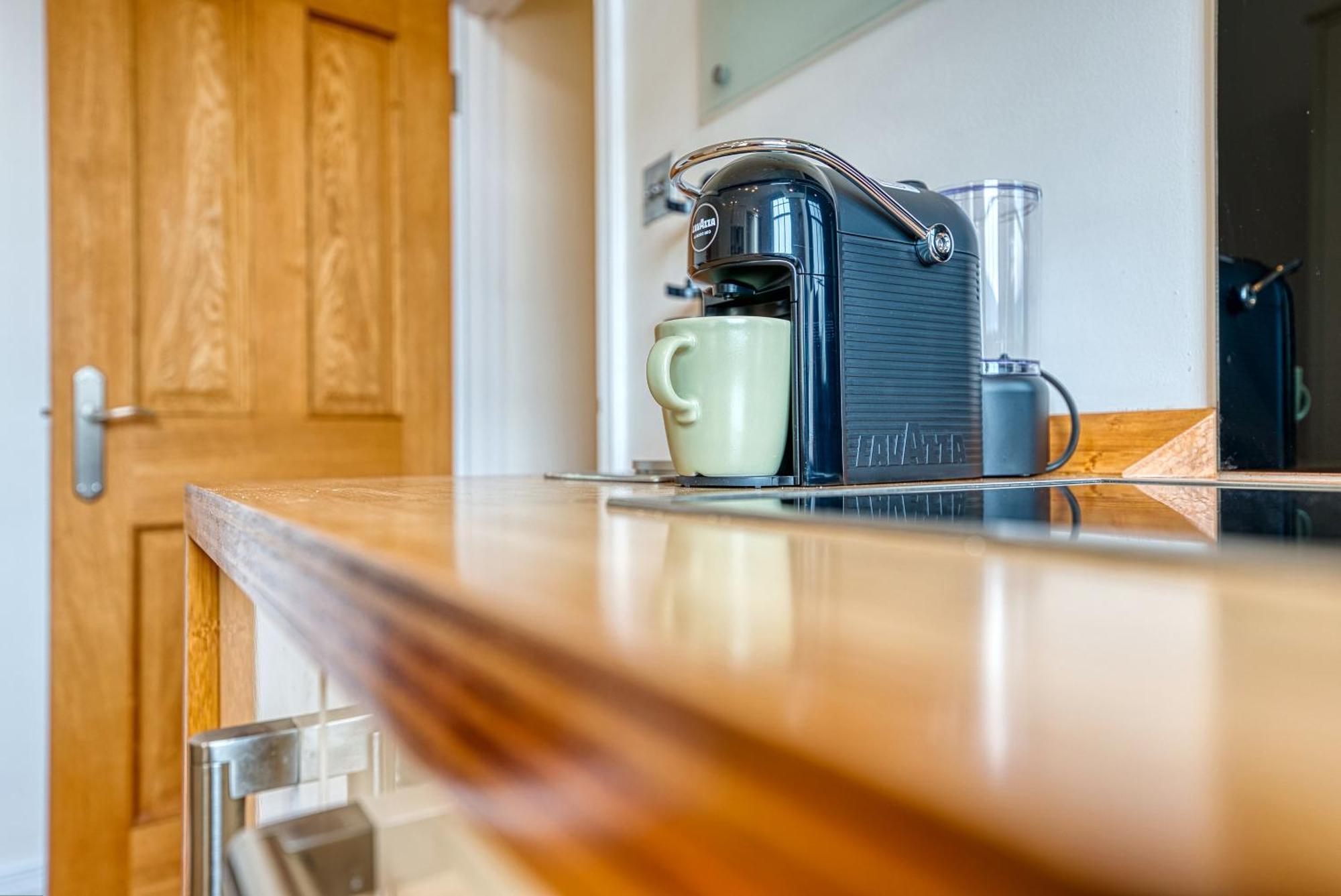 2 Bed Stunning Chic Modern Spacious Apt, Ocean Village, Southampton - Plenty Of Parking - By Blue Puffin Stays Luaran gambar