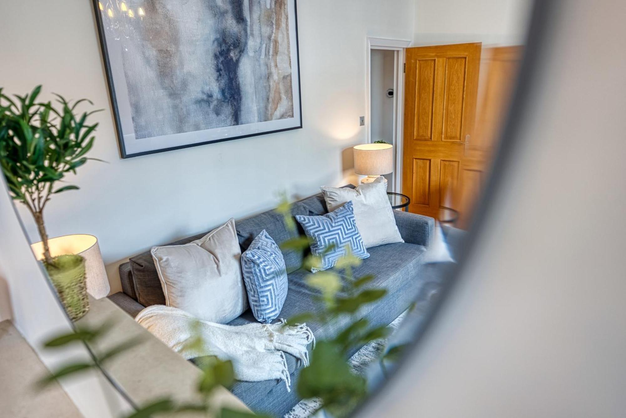 2 Bed Stunning Chic Modern Spacious Apt, Ocean Village, Southampton - Plenty Of Parking - By Blue Puffin Stays Luaran gambar