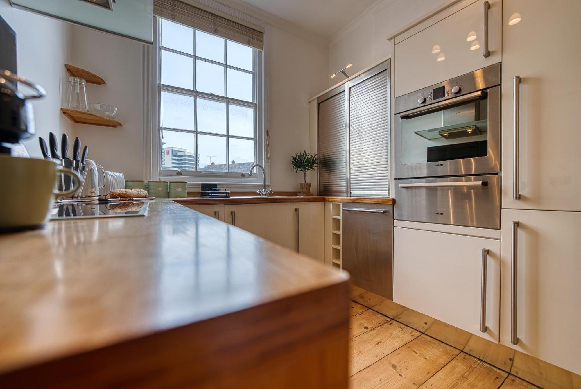2 Bed Stunning Chic Modern Spacious Apt, Ocean Village, Southampton - Plenty Of Parking - By Blue Puffin Stays Luaran gambar
