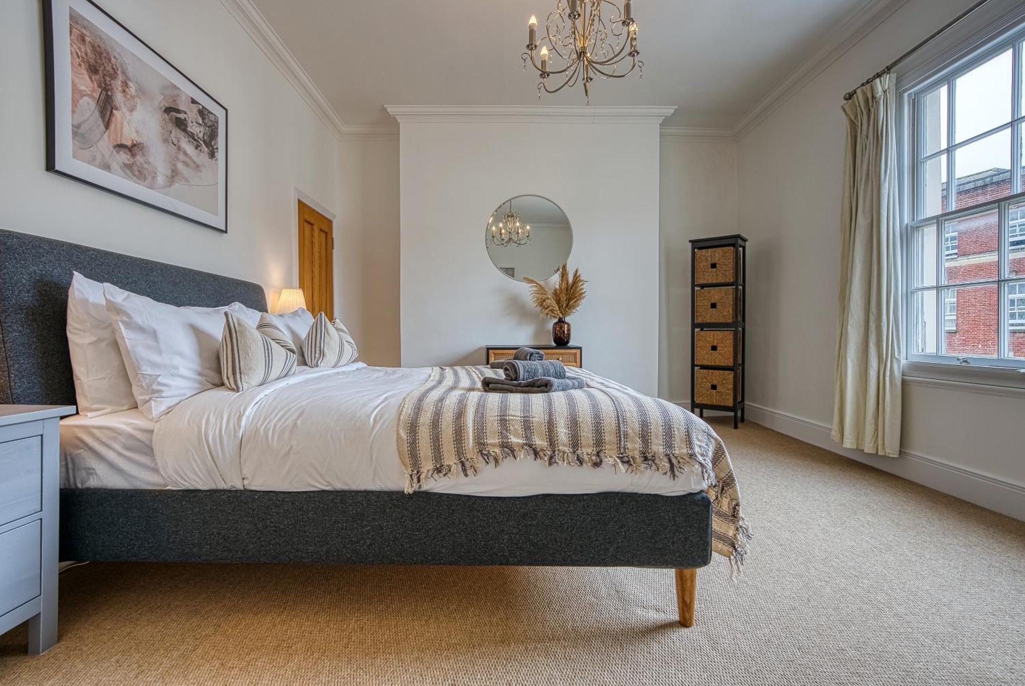 2 Bed Stunning Chic Modern Spacious Apt, Ocean Village, Southampton - Plenty Of Parking - By Blue Puffin Stays Luaran gambar