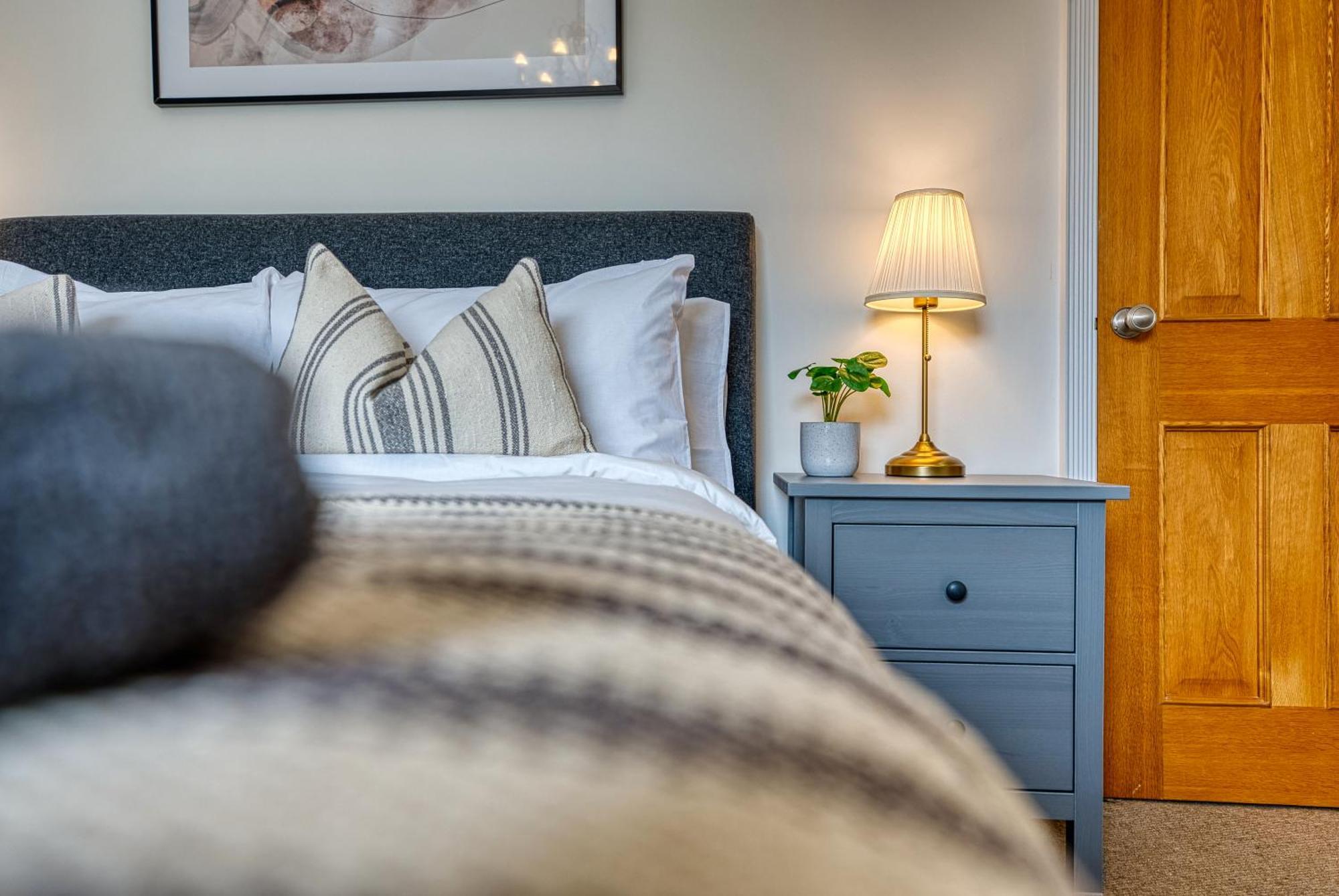 2 Bed Stunning Chic Modern Spacious Apt, Ocean Village, Southampton - Plenty Of Parking - By Blue Puffin Stays Luaran gambar