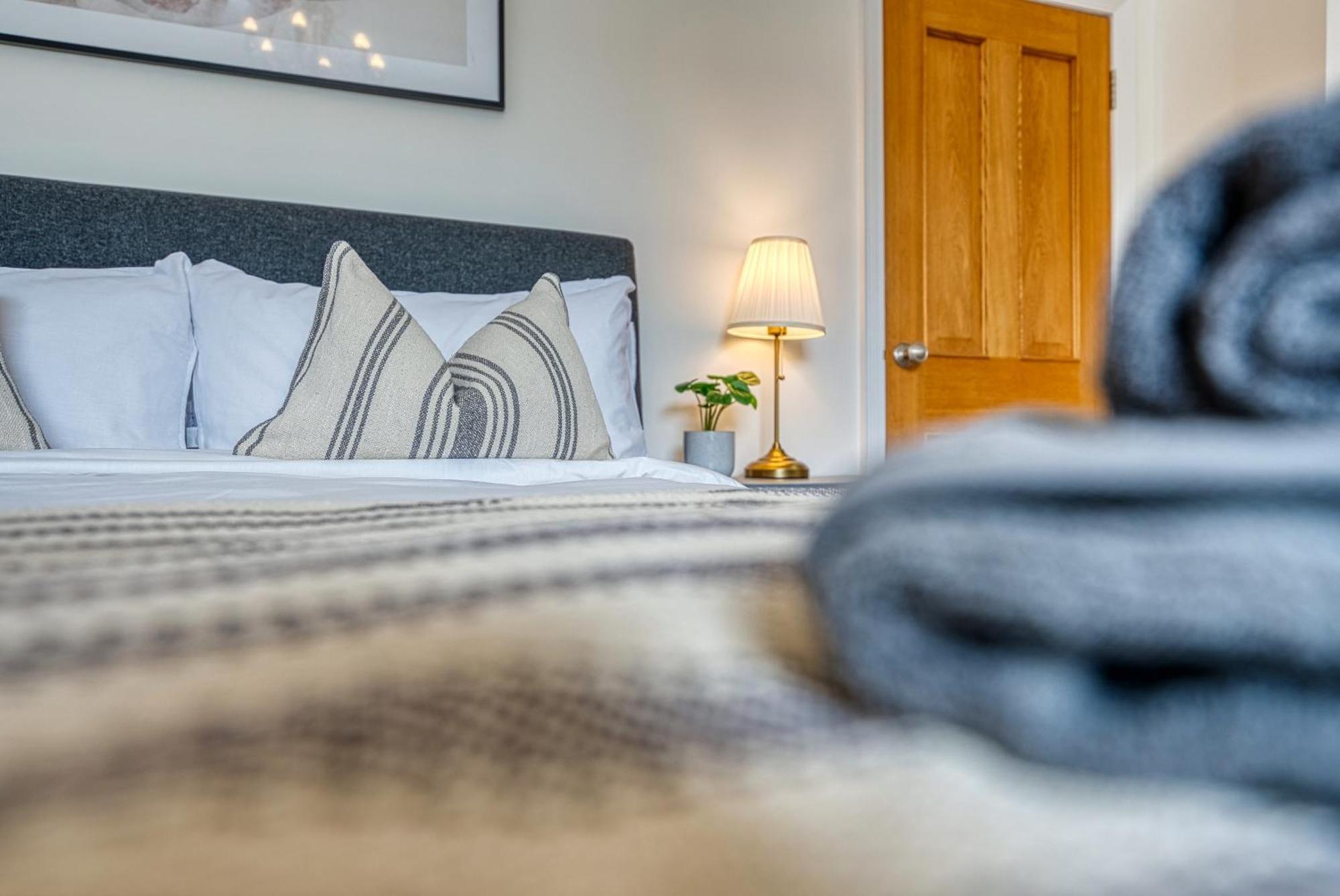 2 Bed Stunning Chic Modern Spacious Apt, Ocean Village, Southampton - Plenty Of Parking - By Blue Puffin Stays Luaran gambar