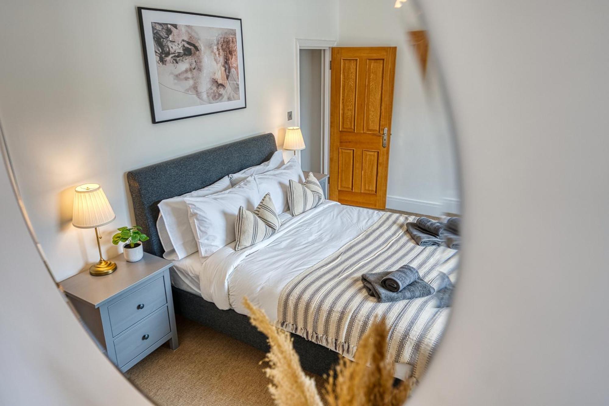 2 Bed Stunning Chic Modern Spacious Apt, Ocean Village, Southampton - Plenty Of Parking - By Blue Puffin Stays Luaran gambar